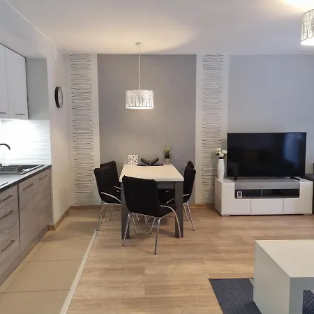 Z Pieknym Widokiem Na شكلارسكا بوريبا